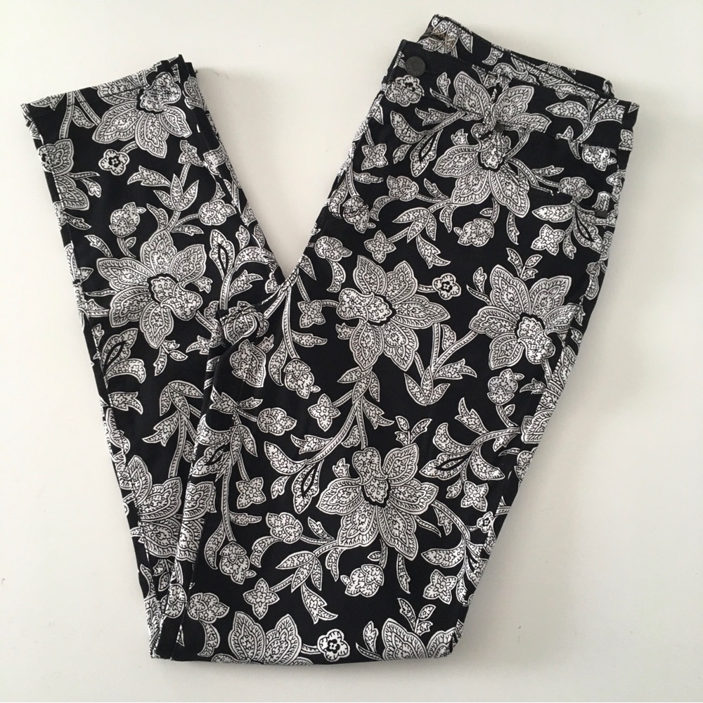 Chico's Black & White Floral Jeggings Size 8R (Chico's 1R) Stretch 29.5" Inseam